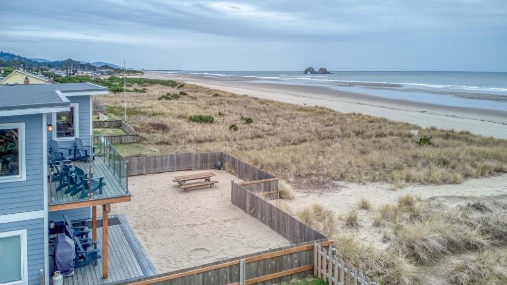 Rockaway Beach House | The Sand Castle - Meredith Lodging