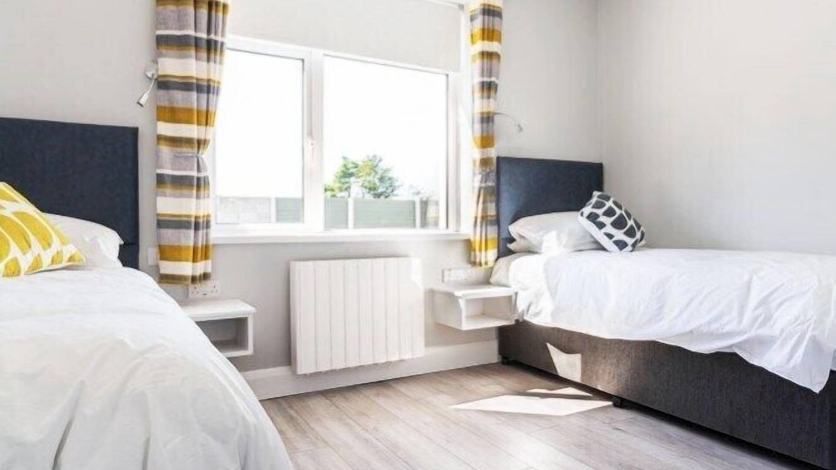 Tramore Apartment | The Sand Dunes Room (@BurrowLodge)