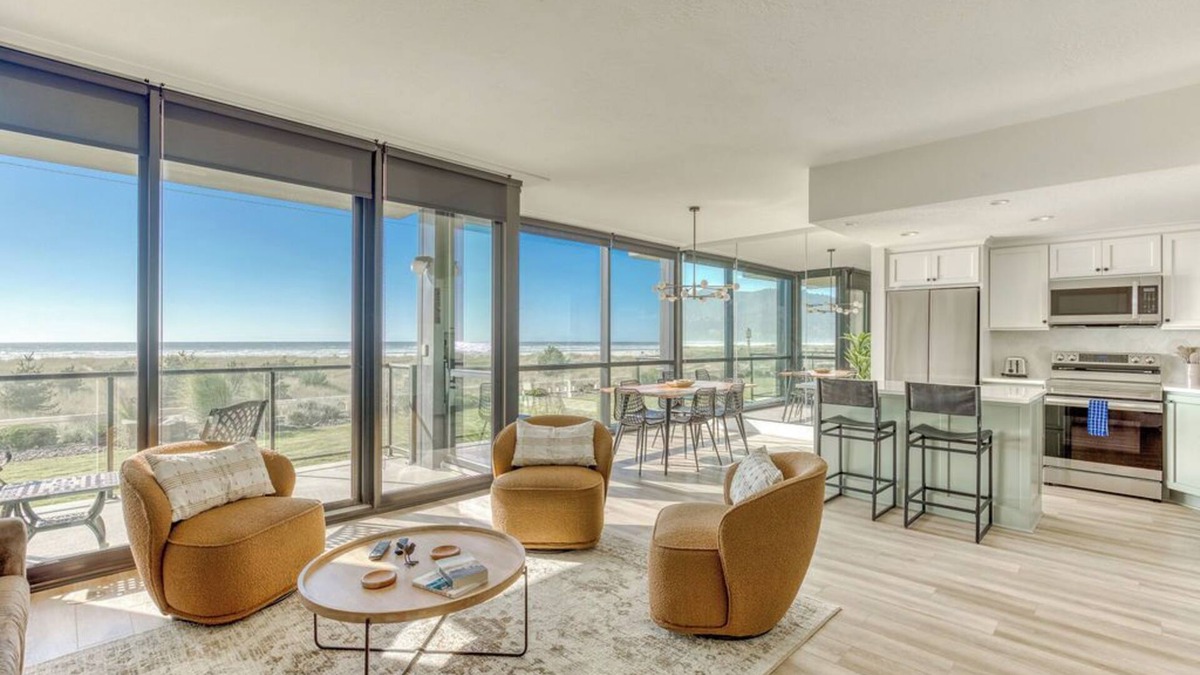 Seaside Resort | The Sand & Sea Condos - Oceanfront