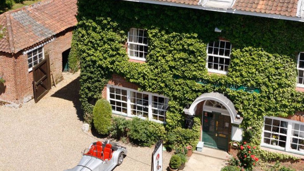 Aldborough Bed & Breakfast | The Saracen's Head