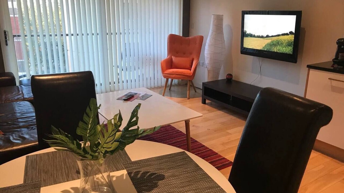 Hull Old Town Apartment | The Sawmill Glossy Sleek Peaceful City Centre oran