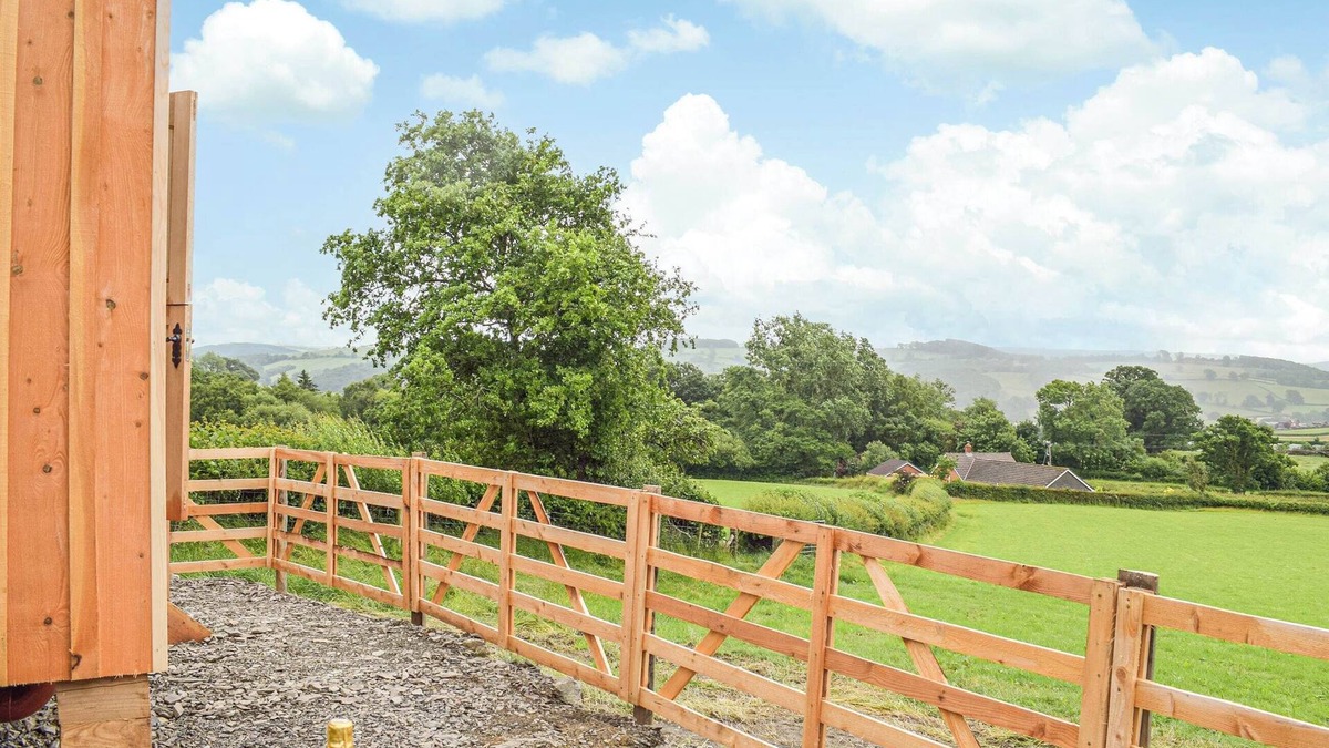Caersws Cottage | The Sawyers Hut-UK39775