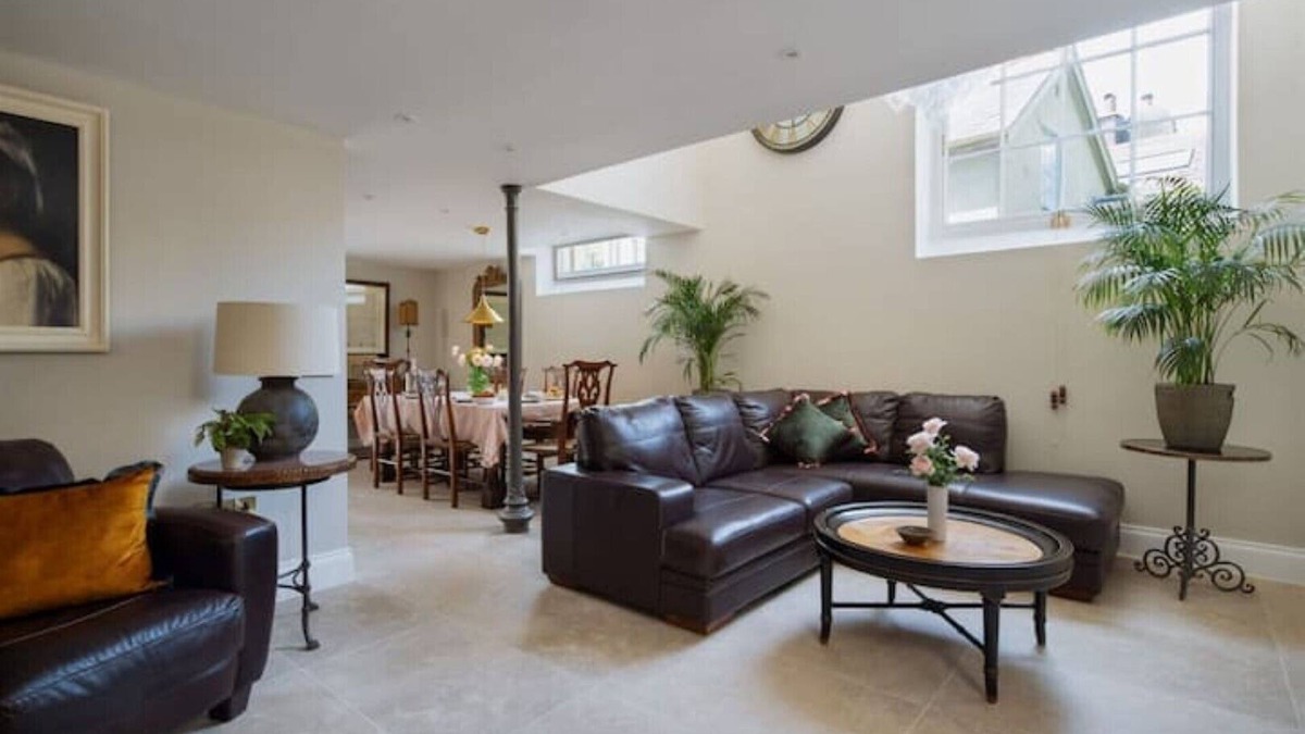 Ashburton House | The School House