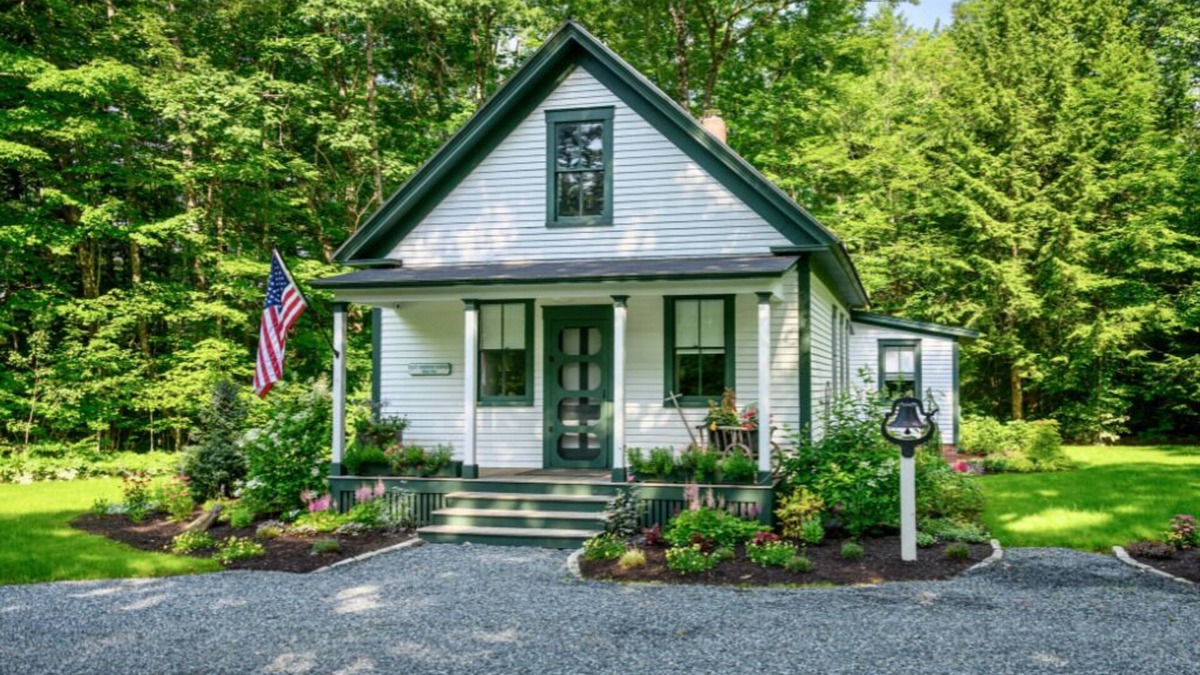 Hebron House | The SchoolHouse