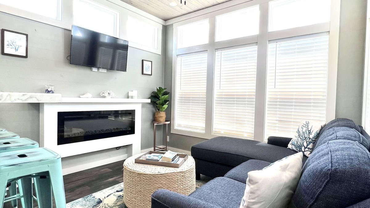 Clermont House | The Sea Glass House - Lakeside Tiny Home Near Orlando