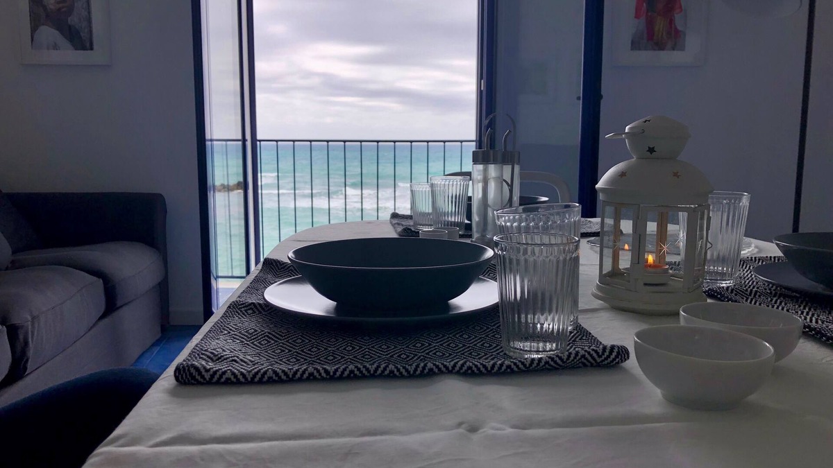 Sciacca House | The sea in a glass