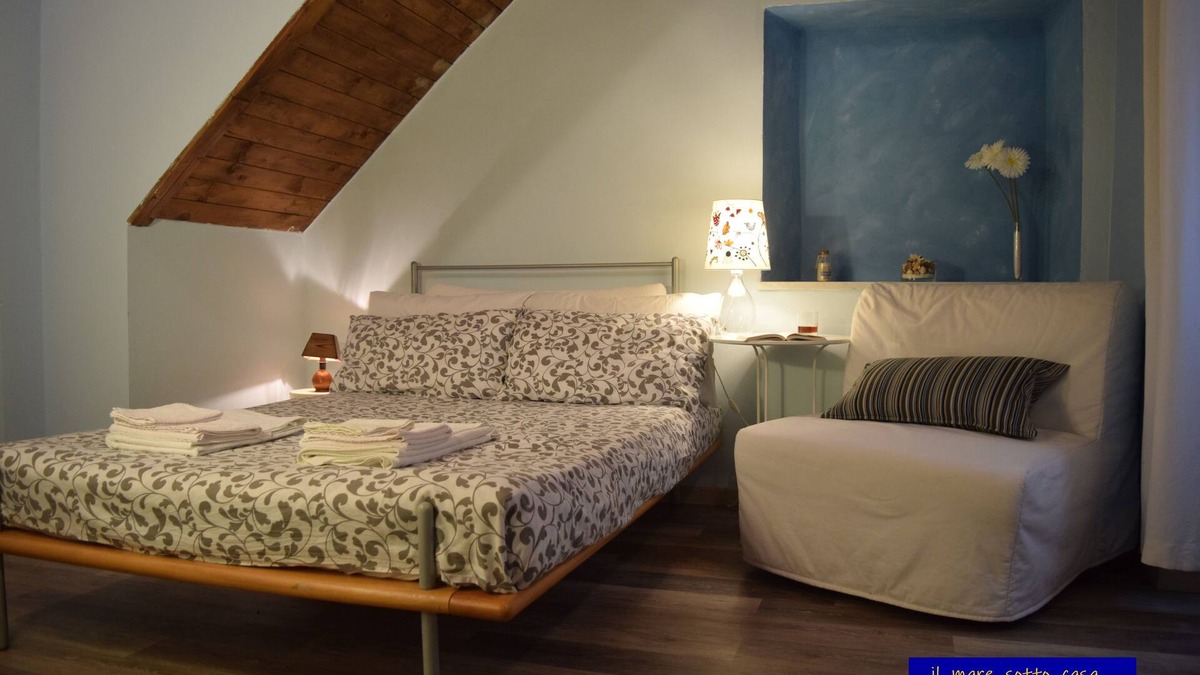 Fezzano Apartment | THE SEA IN FRONT. FREE parking.