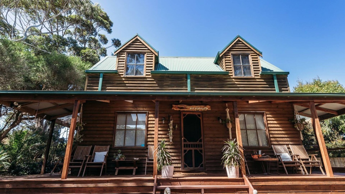 Waratah House | The Sea Shack - Your cosy coastal escape!