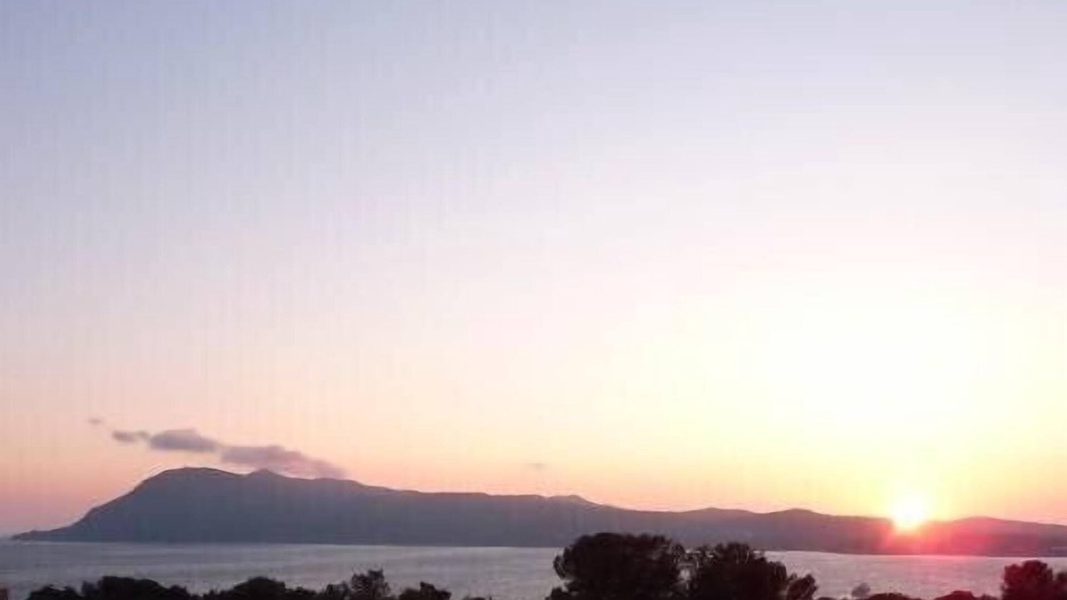 Saint-Mandrier-sur-Mer Apartment | The sea without a car! 2 e-bikes for rent, sublime view, 40m2