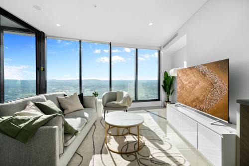 Surfers Paradise Apartment | The Seabreeze - Beachfront 67F Sunset 2 Bedroom Skyhome with Netflix & Pool