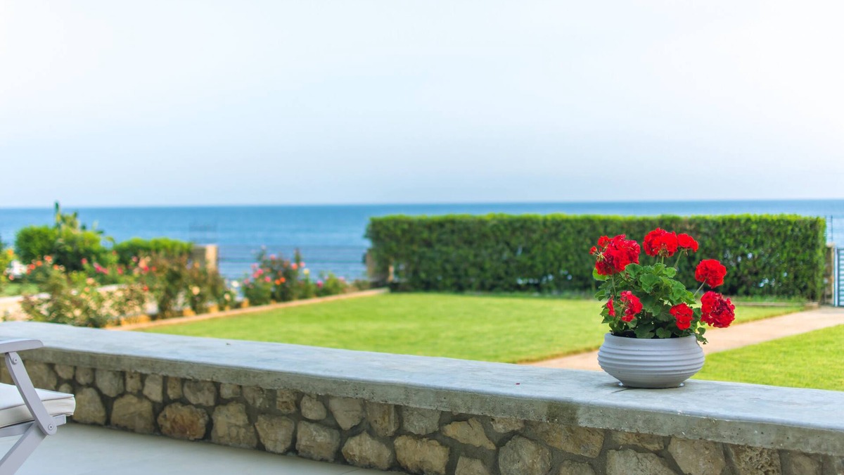 Gargaliani Villa | The Seacret Villa is a seaside house, where the olive oil trees, meet the sea.