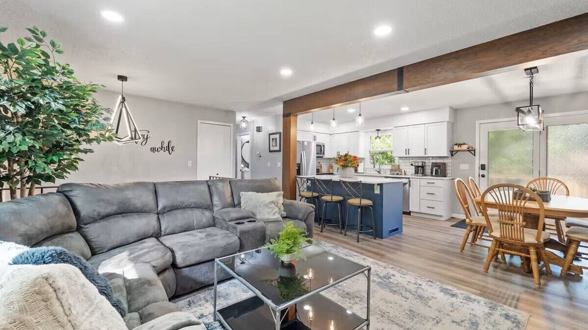 Maple Grove House | The Seasons - Family Friendly in the 'Burbs!