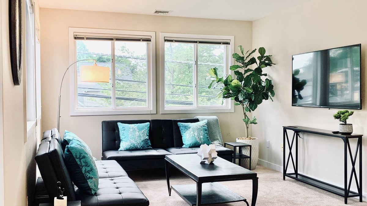 Stamford Apartment | The Season’s Luxe King Bed Pad, Center of Stamford