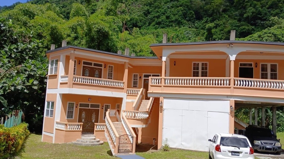 Roseau House | The Seclusive Mansion, Copthall