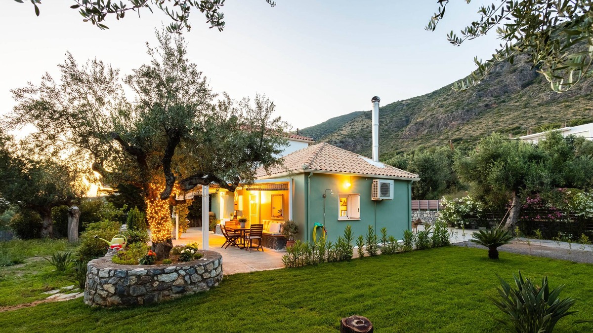 Katsaraiika Villa | The Secret Garden at Villa Georgia Kalamata