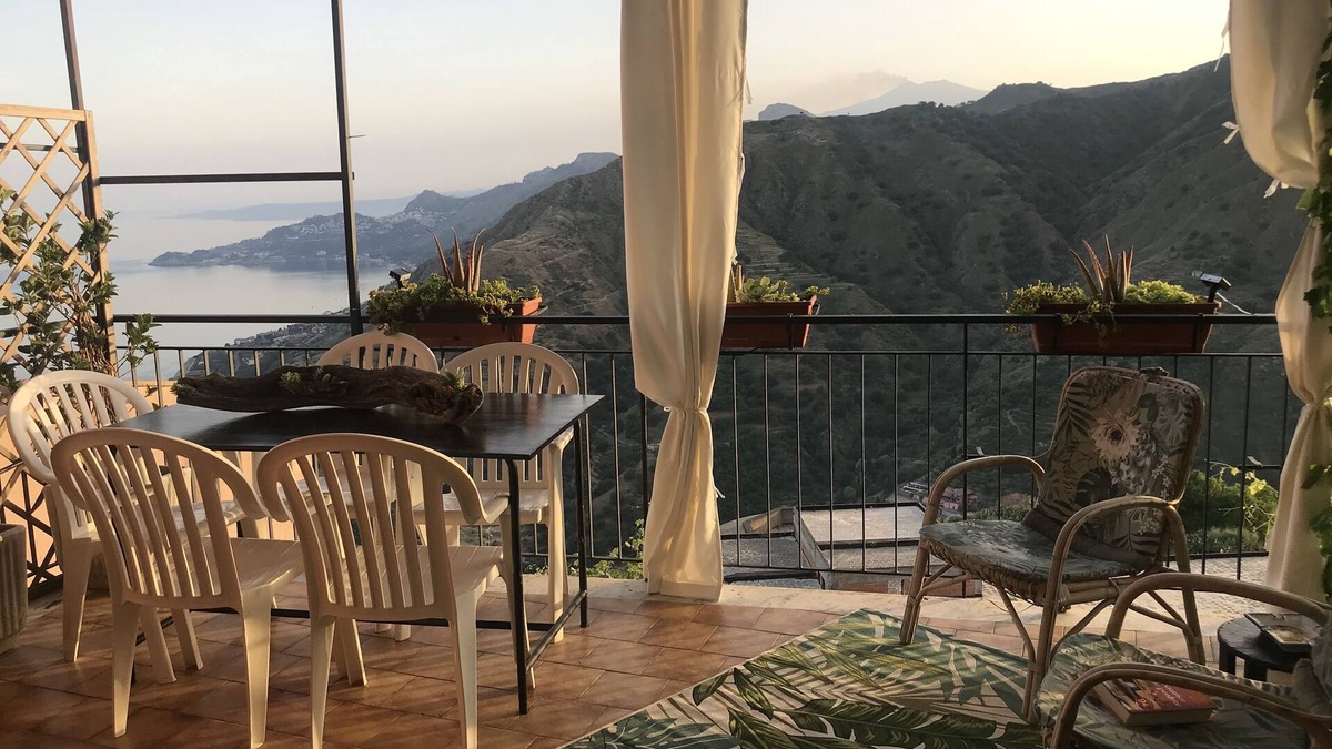 Forza d'Agro House | THE SECRET GARDEN
