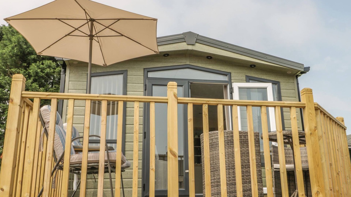 Cloughton Cottage | THE SEQUOIA, family friendly, with hot tub in Cloughton