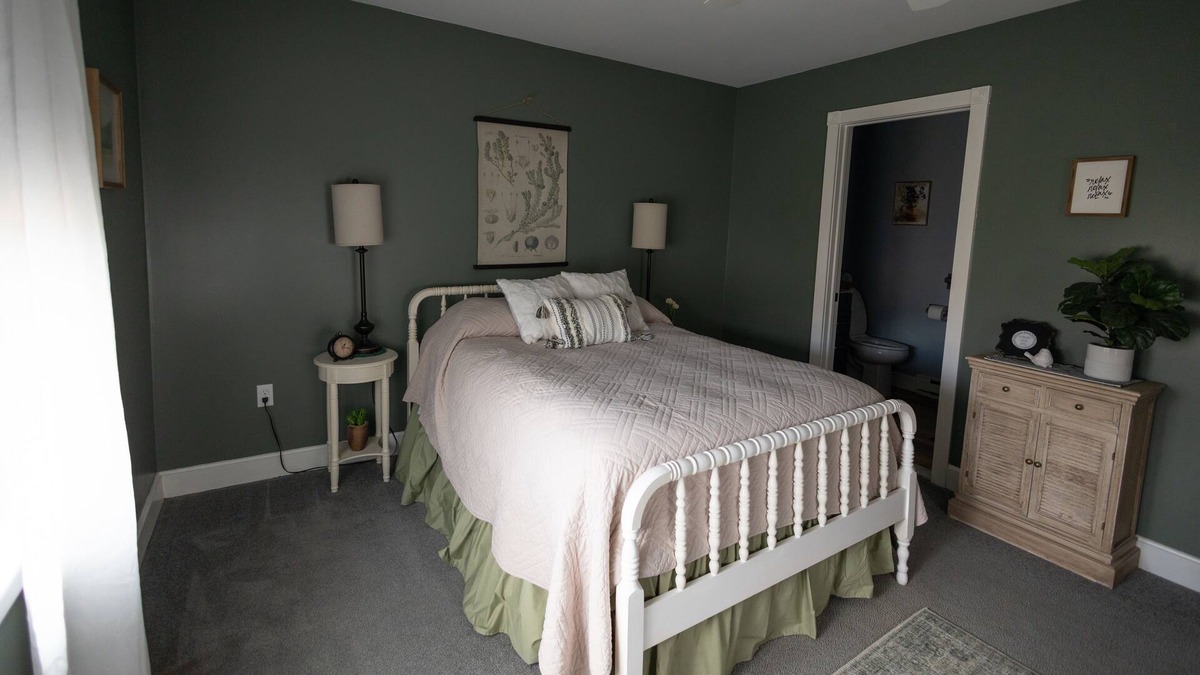 Huntington Mills Bed & Breakfast | The Sequoia Room located 7 miles from Ricketts Glen State Park