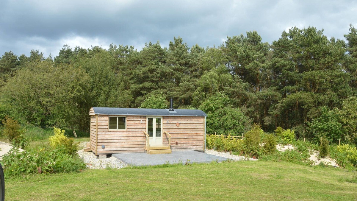 Pickering Cabin | The Sett No Hot Tub 1 pet allowed Onsite Fishing