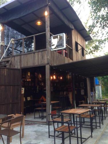 Ranong Hotel | The Shadow House & Bar