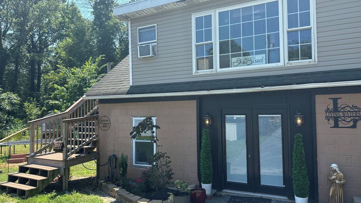 Clayton Apartment | The She Shed a Cozy Country Setting to relax! 15 min to Dover, DE