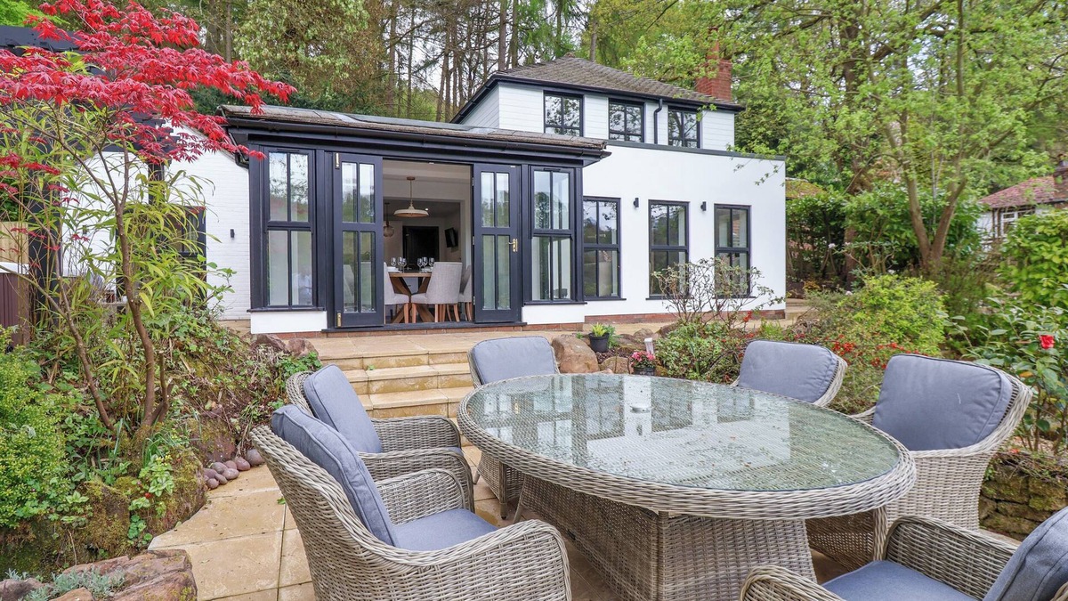 Horton House | THE SHEILING, pet friendly, luxury holiday cottage in Rudyard Lake