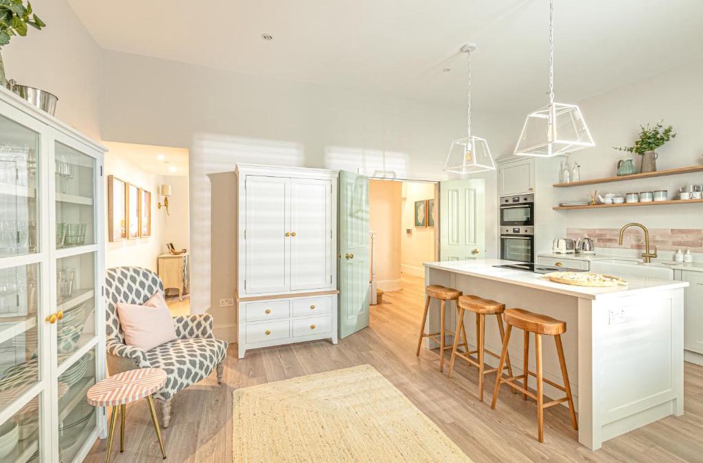 Bournemouth City Centre House | The Shell House (Sleeps 12 - 5 mins to Beach)