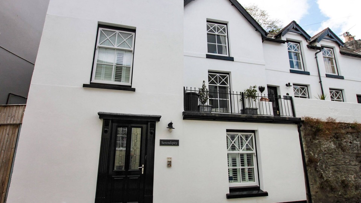 Fowey Cottage | THE SHELL SEEKERS, pet friendly, character holiday cottage in Fowey