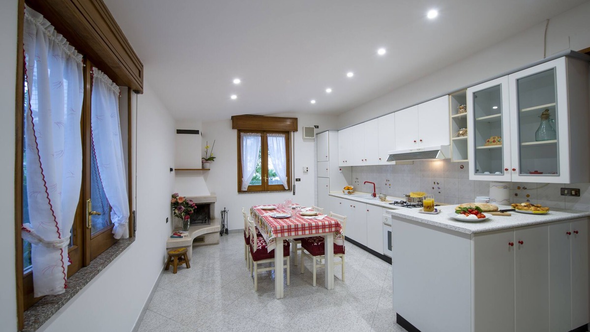 Bomerano House | The Shelter on the Trail