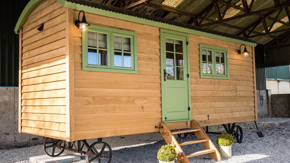 Beaworthy Apartment | The Shepherd's Hut at Northcombe Farm