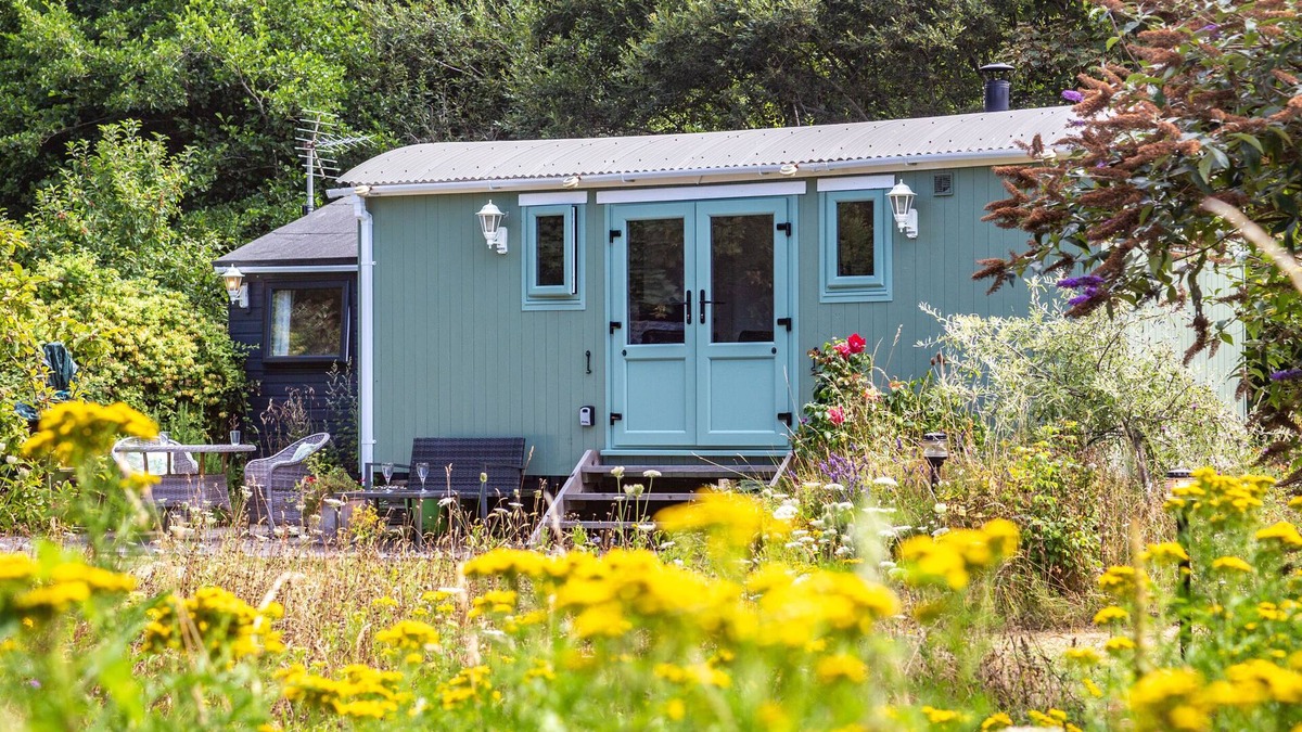 Aberdovey Cottage | THE SHEPHERD'S HUT, romantic, country holiday cottage in Aberdovey