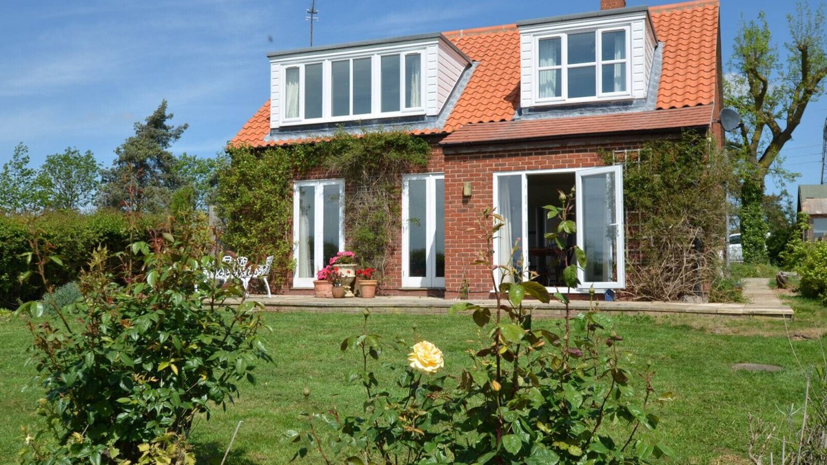 Kneesall House | The Shepherds Cottage - Newark
