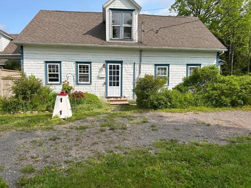 West Quaco House | The Shipbuilder's Cottage-Two Century Old Charm