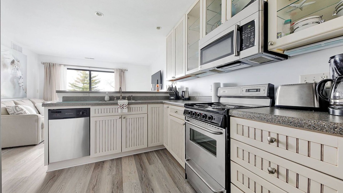 Acme Condo | The Shores Lake View Condo Unit 5574