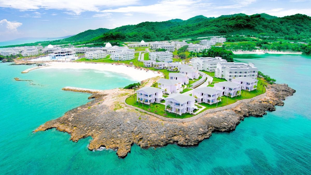 Lucea Resort | The Signature Level At Grand Palladium Lady Hamilton Resort & Spa