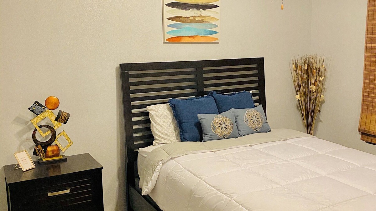Temecula House | The Signature room “room only”