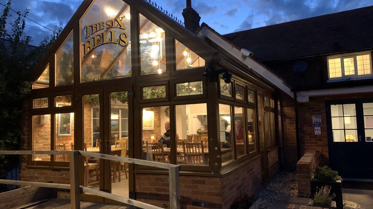 Beenham Bed & Breakfast | The Six Bells