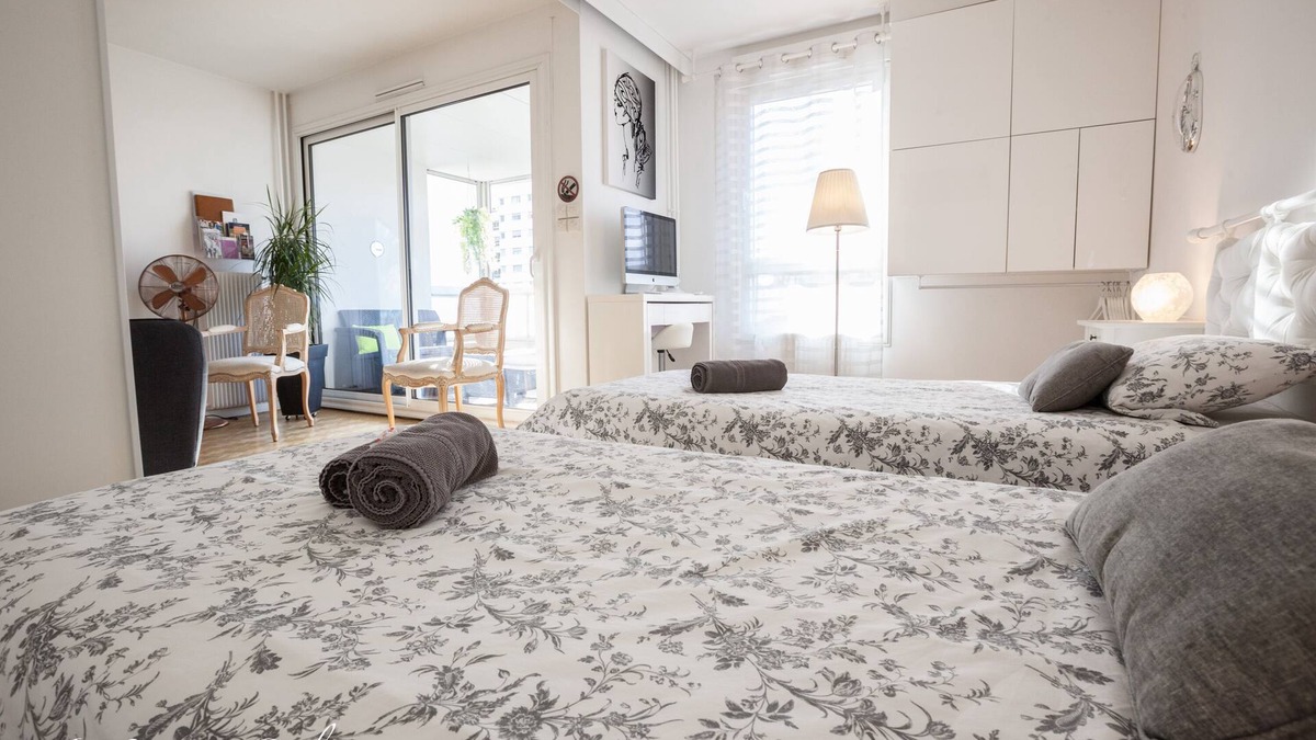 Moliere Vauban Apartment | ★ The Sixième Ciel ★ 70 m² with Balcony & Parking - central LYON ❤️