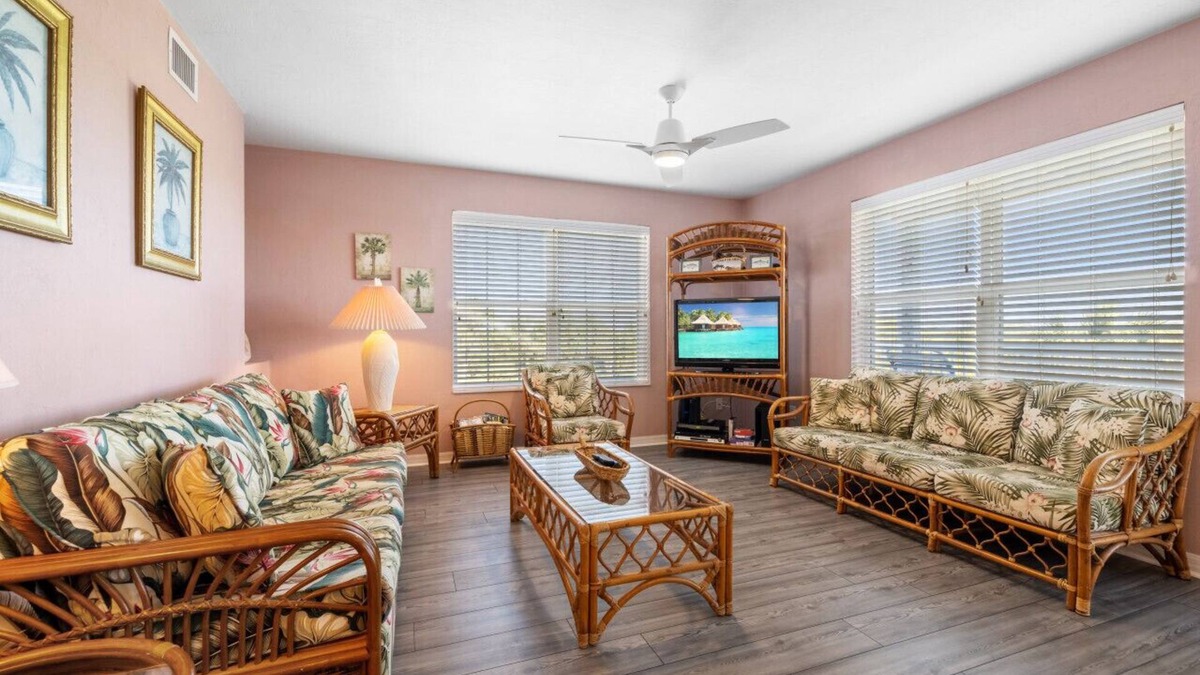 Cedar Key Condo | The Skimmer Condo: Downtown on the Bay - Nature Views - Bird watching