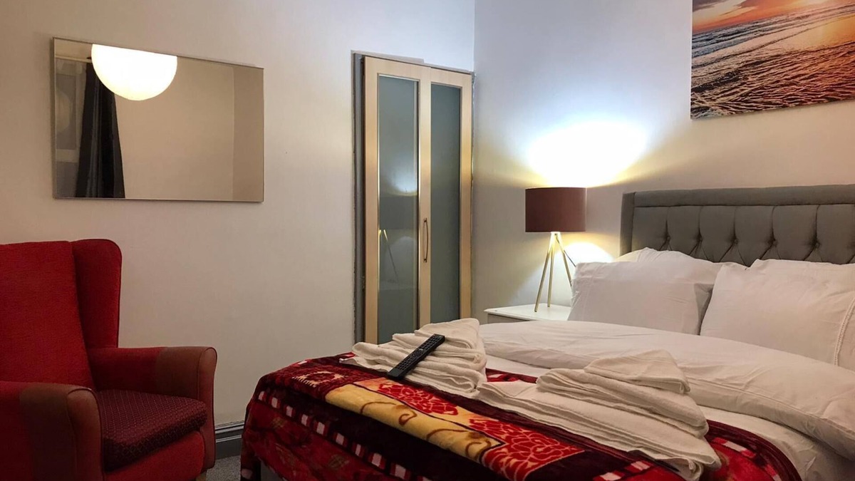 Sheffield House | The Skipton Villa - 4 bedrooms with 4 double beds - sleep 8