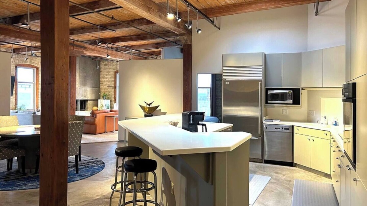 Fifth Ward Apartment | The Skyline: Penthouse Suite