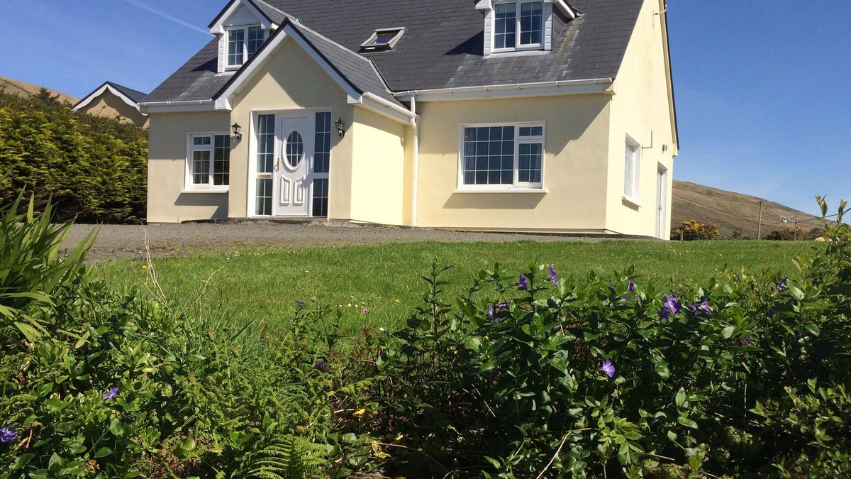 Cahirciveen Cottage | THE SLATE HOUSE, family friendly in Cahersiveen, County Kerry