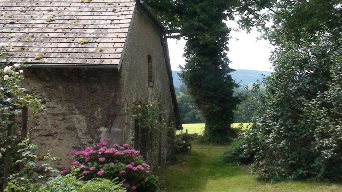 Folles House | the small estate, haven of peace