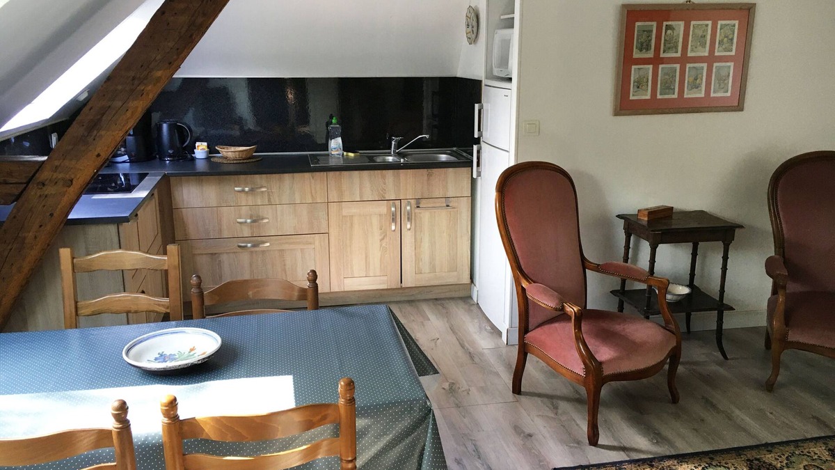 Sille-le-Philippe Apartment | The small farm apartment at Château de Chanteloup