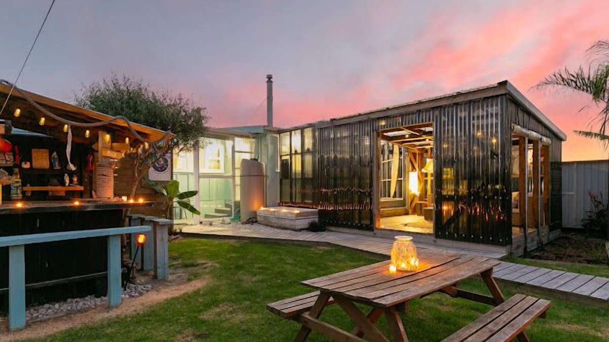 Foxton Beach Cottage | The Smurf Shack - Renovated Retro Gem with Awesome Outside Living.