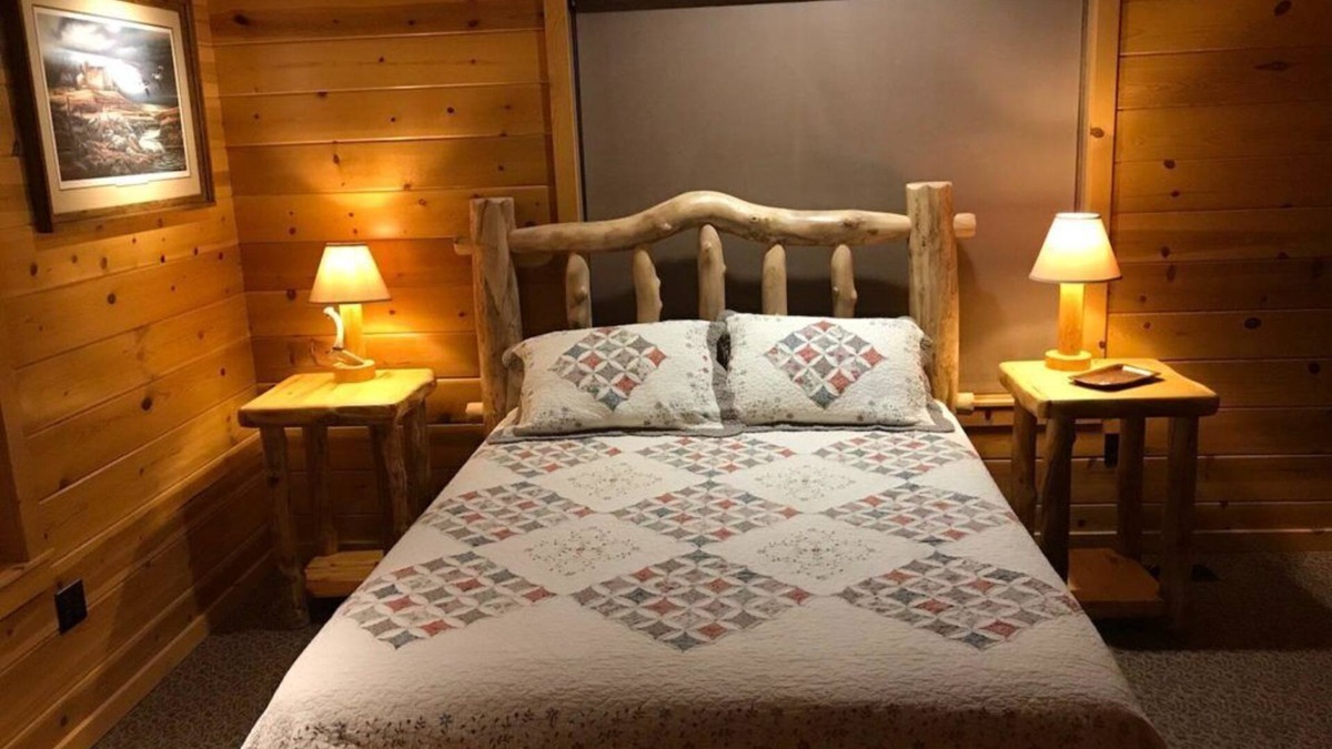 Republic County Cabin | The Snow Goose Lodge