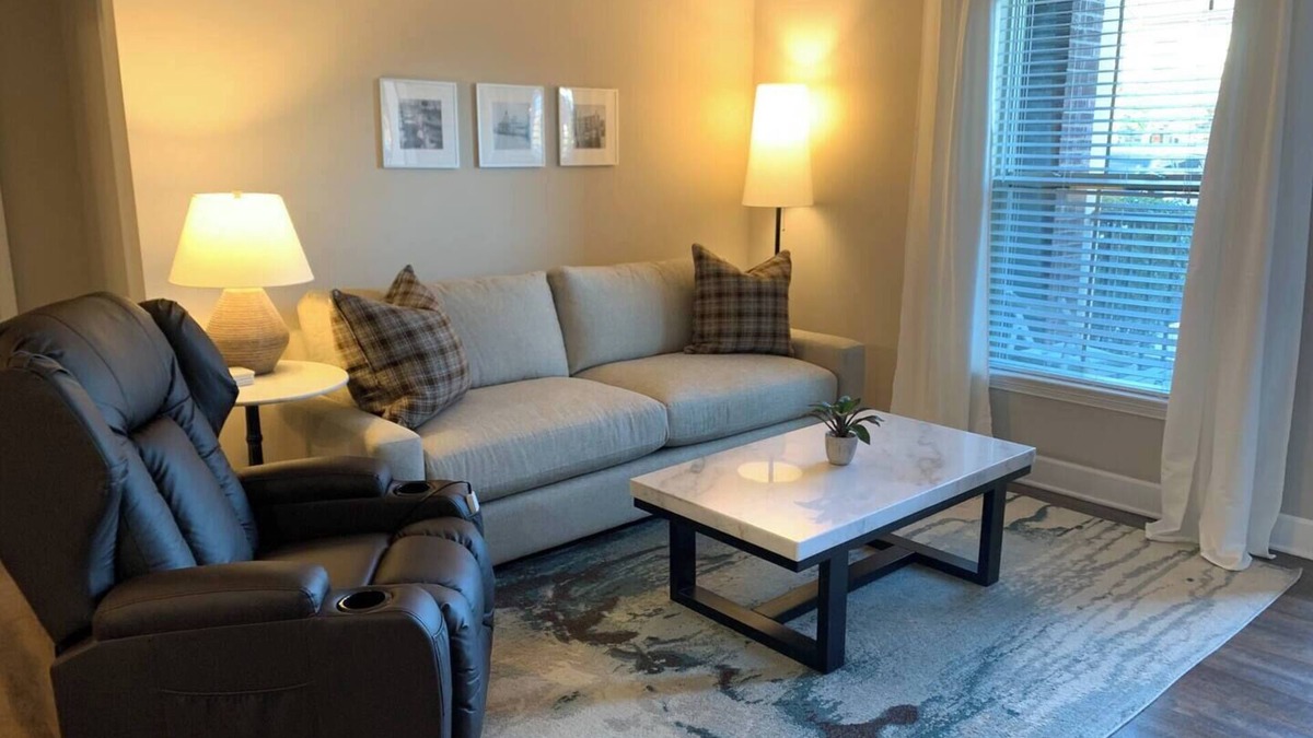 Westerville Apartment | The Snowbird Suite | No Steps | Walk-In Shower!