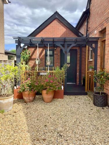 Leckhampton Ski Chalet | The Snug in Cheltenham, Leckhampton - A Cosy & Unique Space