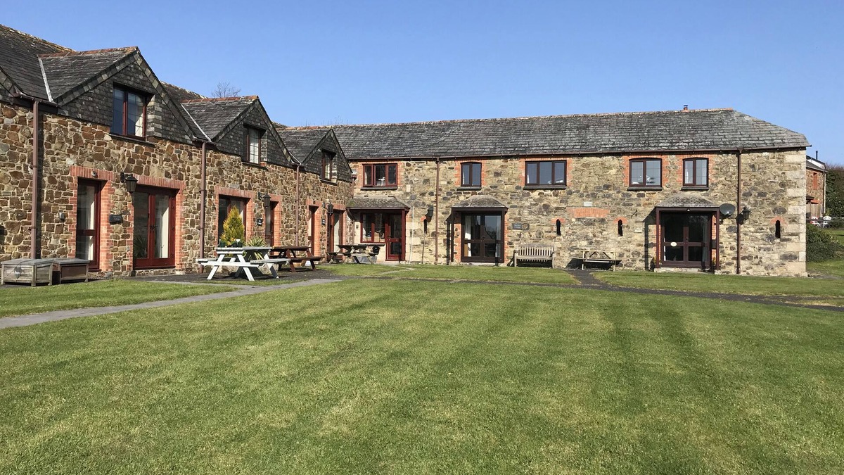 Wadebridge Cottage | The Snug. Pretty cottage/barn conversion close to Rock, Polzeath and Padstow