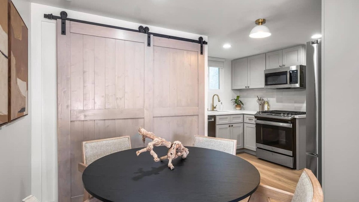 North Redondo Apartment | The South Bay Retreat